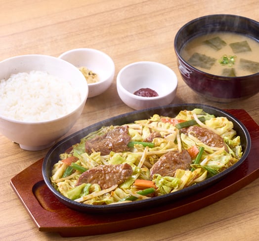 ～ガツンとニンニク～たっぷり野菜の豚ハラミ炒め定食