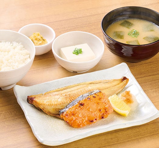 銀鮭の西京焼としまほっけの定食
