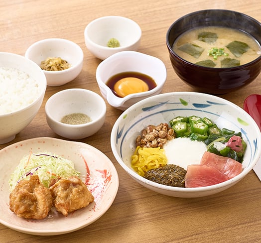 アカモクねばとろとから揚げの定食