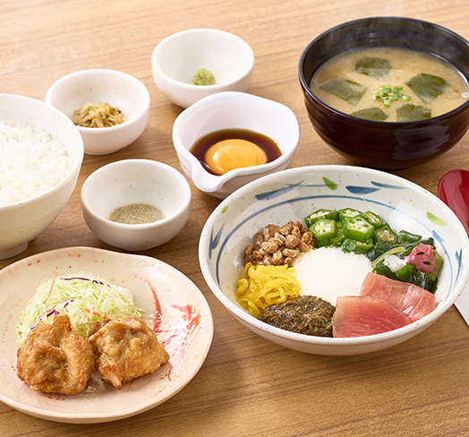 アカモクねばとろとから揚げの定食