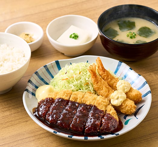 味噌かつとエビフライの定食