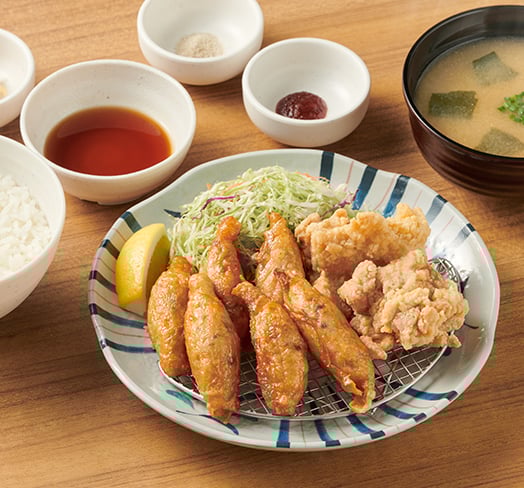 鶏皮餃子と鶏竜田揚げの定食（鶏皮餃子6個・鶏竜田揚げ2個）