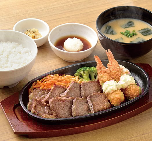 ブラックアンガスビーフのカットステーキとエビフライの定食【おろしぽん酢】