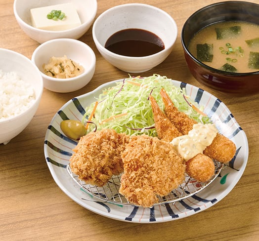 とりカツとエビフライの定食