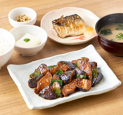 大豆ミートのなす味噌と焼魚の定食