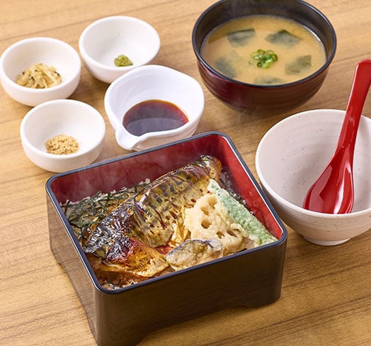 ～骨取りサバ使用～焼サバと天ぷらのまぶし定食