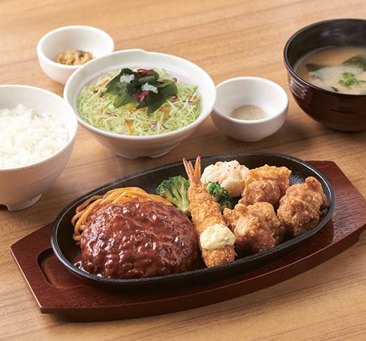 ハンバーグとエビフライとから揚げの人気トリオ定食