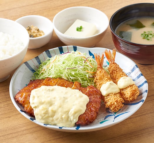 チキン南蛮とエビフライの定食