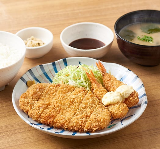 ロースとんかつとエビフライの定食