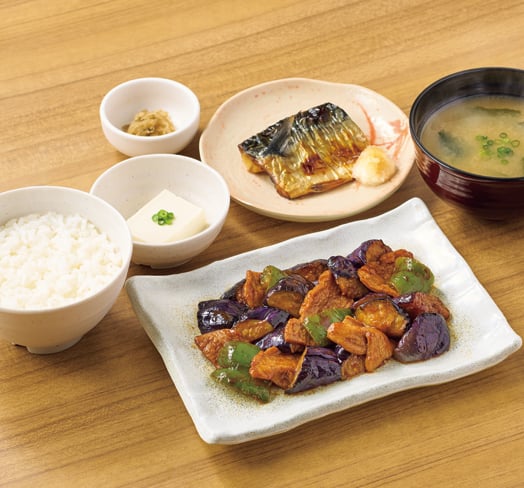 大豆ミートのなす味噌と焼魚の定食
