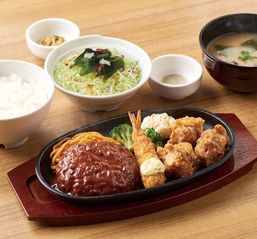 ハンバーグとエビフライとから揚げの人気トリオ定食